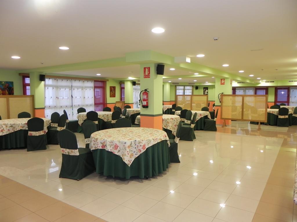 Hotel Restaurante Pizzeria Abc Laracha Exterior photo