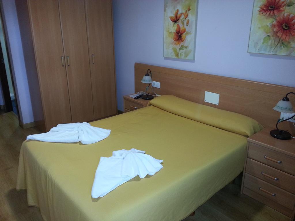 Hotel Restaurante Pizzeria Abc Laracha Room photo